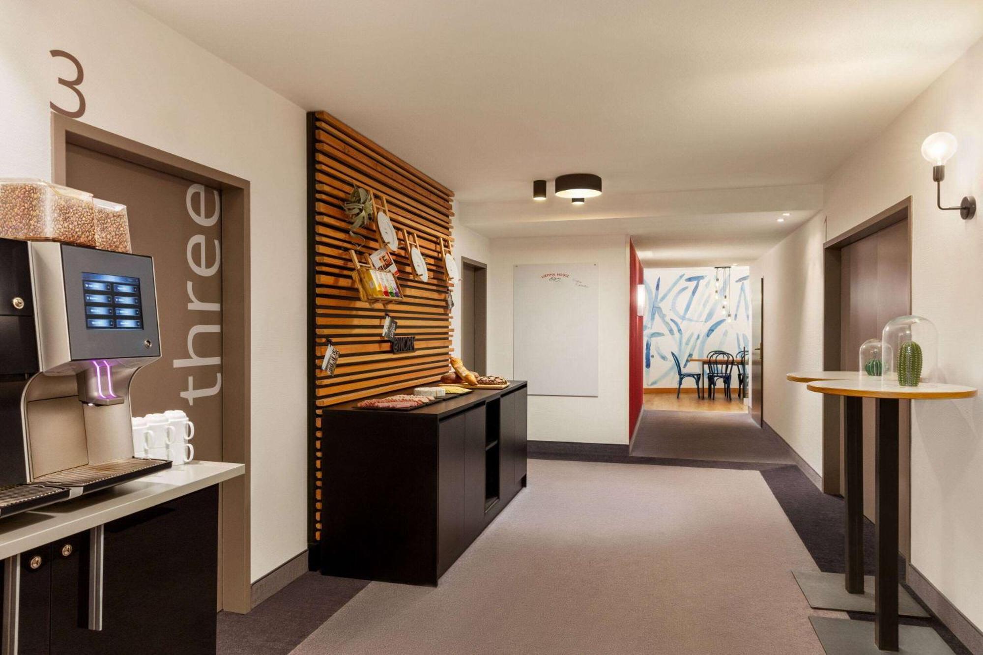Vienna House Easy By Wyndham Limburg Hotel Limburg an der Lahn Bagian luar foto